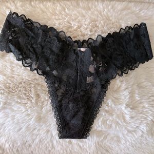NWT 🐈‍⬛ Victoria’s Secret XS Black Lace Thong.